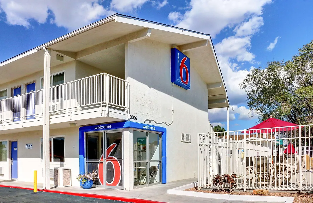 Motel 6 Santa Fe-1