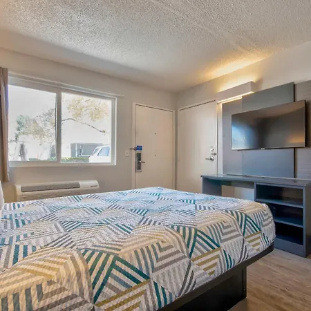 Motel 6 Santa Fe-2